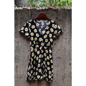 Kimchi Blue Floral Cutout Dress Size 4 – Daisies on Black